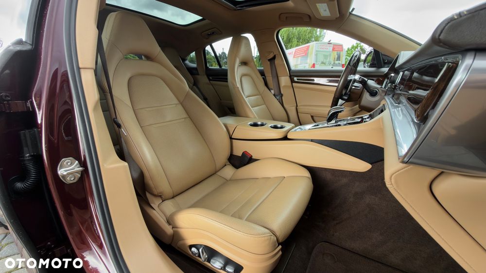 Porsche Panamera 4S - 33
