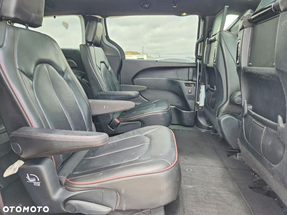 Chrysler Pacifica - 10