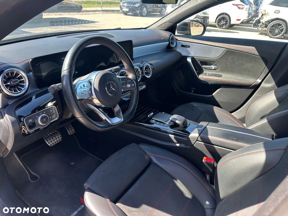 Mercedes-Benz CLA - 12