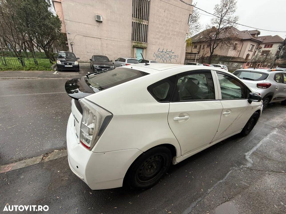 Toyota Prius (Hybrid) Sol - 5
