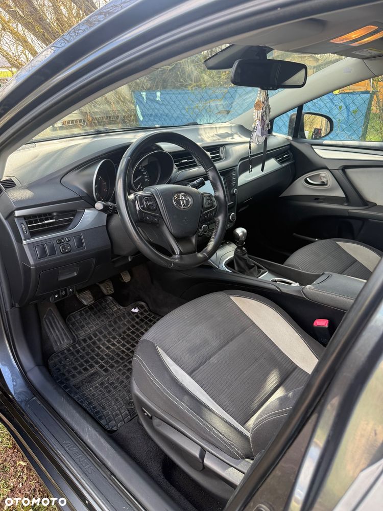 Toyota Avensis 1.8 Premium - 24