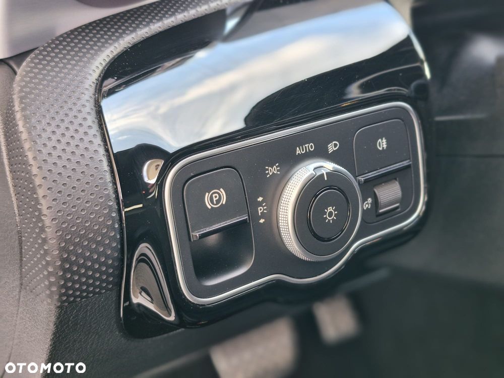 Mercedes-Benz CLA 200 AMG Line 7G-DCT - 32