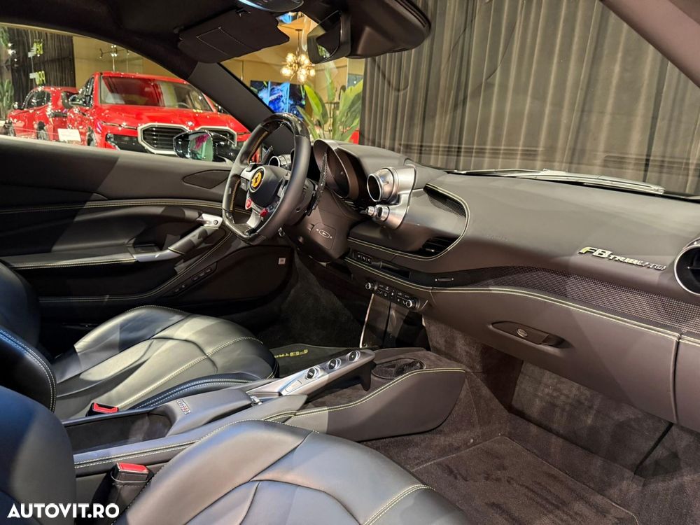 Ferrari F8 - 25