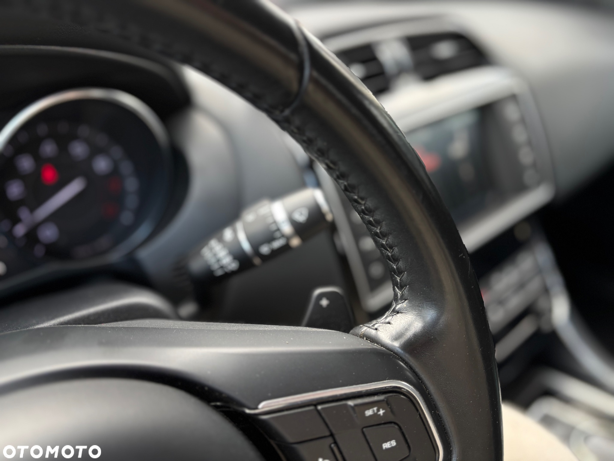 Jaguar XE 2.0 T Pure - 21
