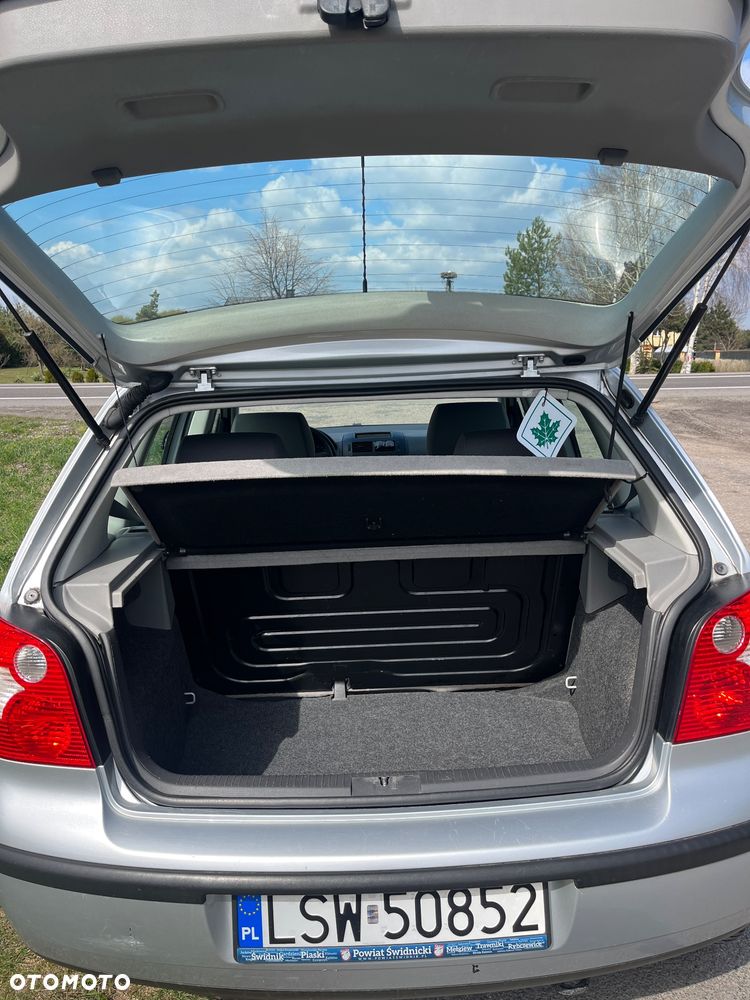 Volkswagen Polo 1.4 16V Trendline - 12