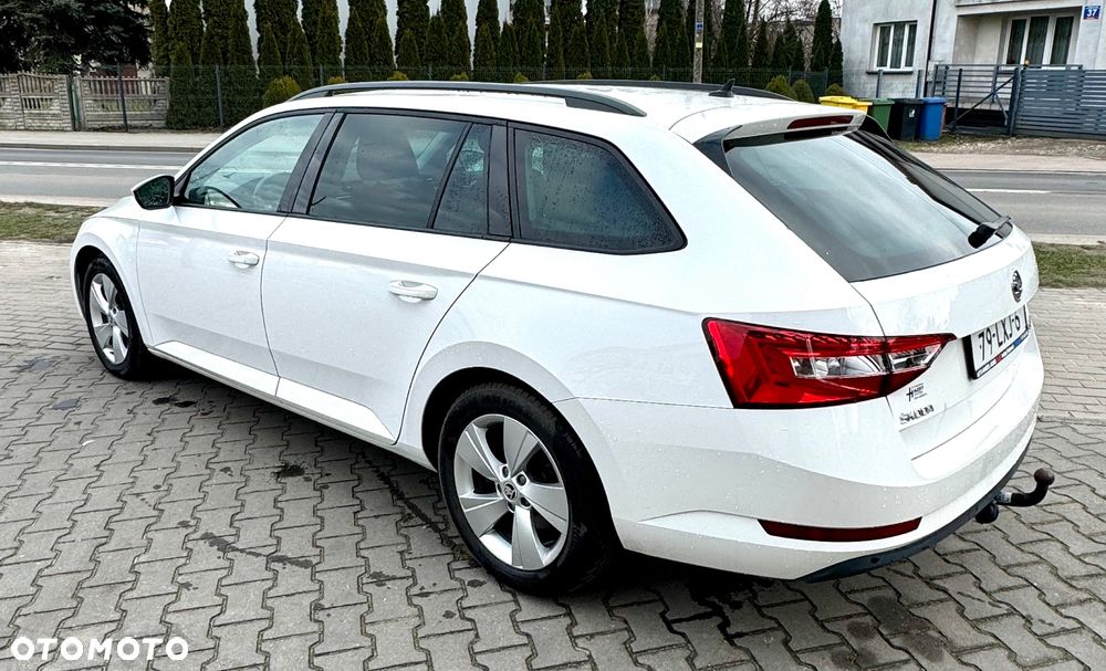 Skoda Superb 1.6 TDI Ambition DSG - 8