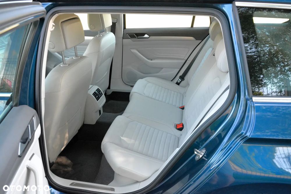 Volkswagen Passat Variant 2.0 TSI 4Mot Elegance DSG - 37