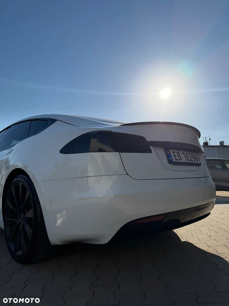 Tesla Model S - 4