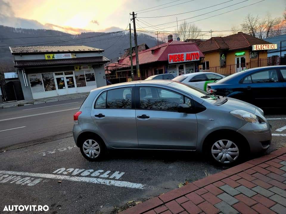 Toyota Yaris 1.0 - 5