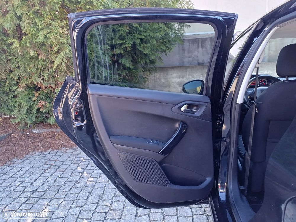 Peugeot 208 1.6 BlueHDi Style - 34