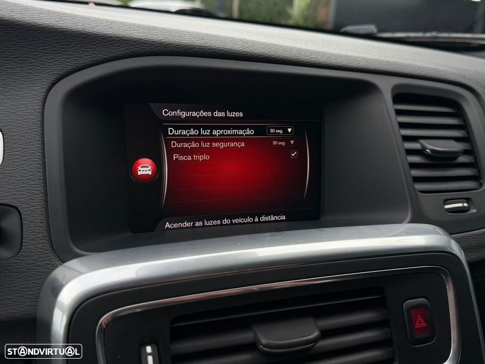 Volvo V60 2.0 D2 R-Design - 48