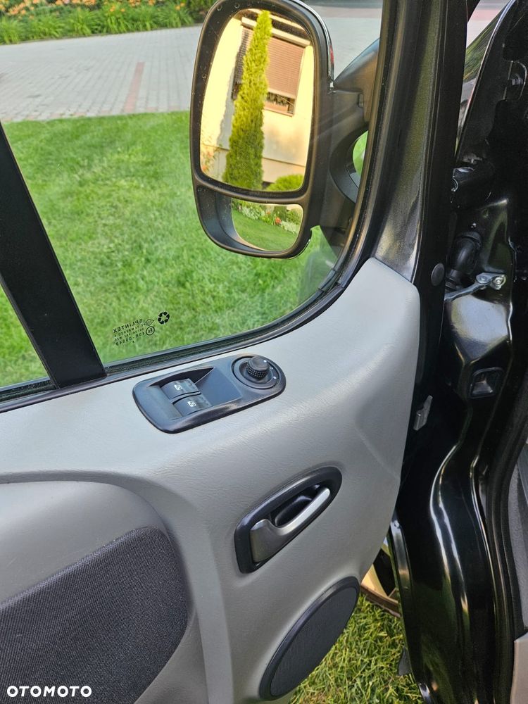 Opel Vivaro - 12