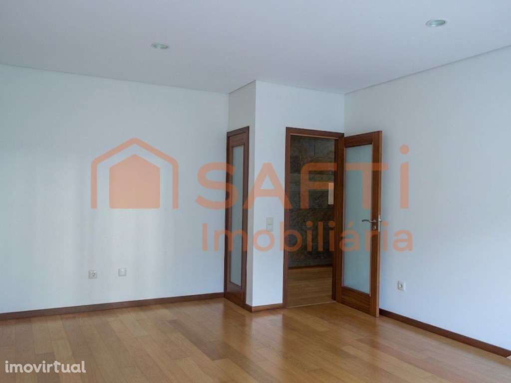 APARTAMENTO T2 RENOVADO, EXCELENTE LOCALIZAÇÃO ACESSO A1 - GRIJÓ - Grande imagem: 4/33