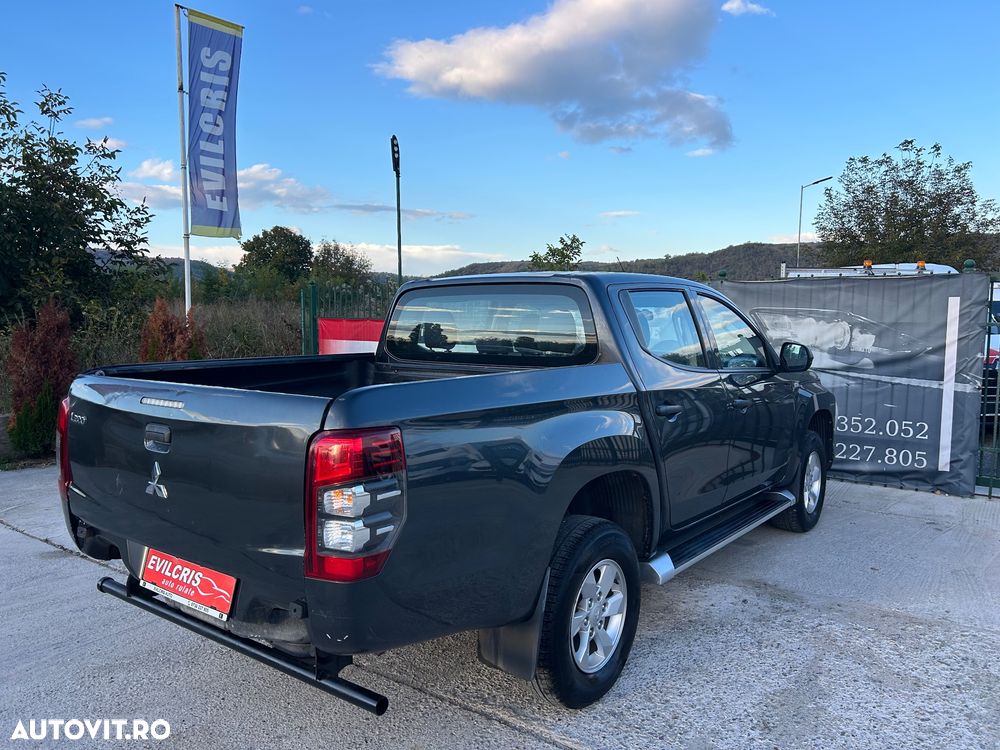 Mitsubishi L200 Double Cab 2.2 DI-D M/T Intense - 11