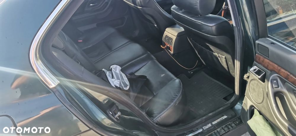 BMW Seria 7 - 12
