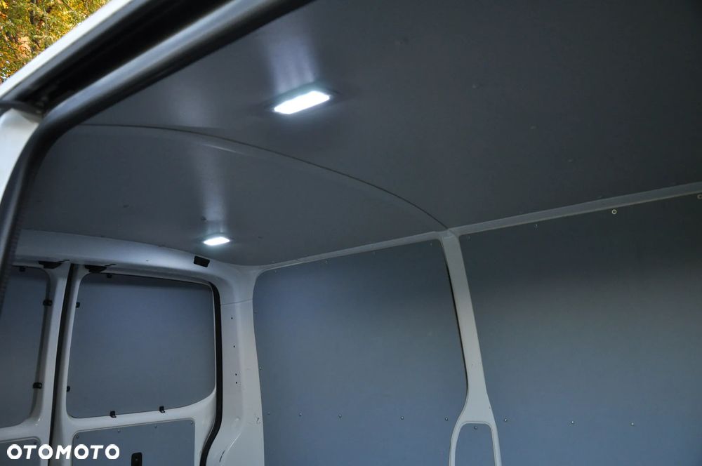 Volkswagen T6.1 - 18