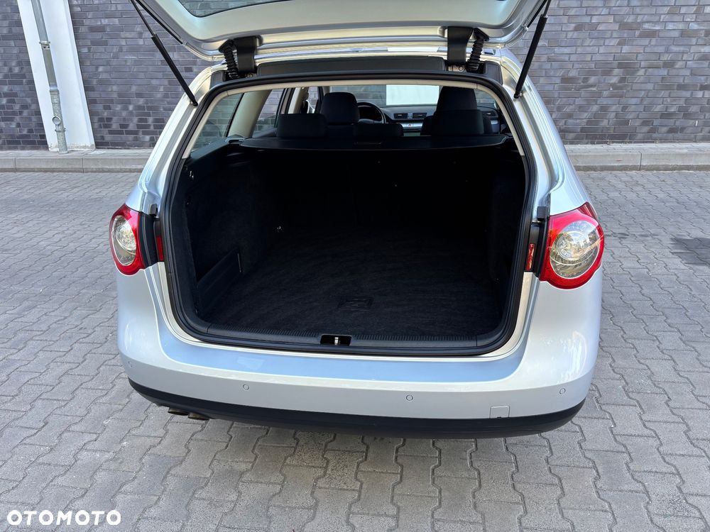 Volkswagen Passat 2.0 TDI Trendline DSG - 25