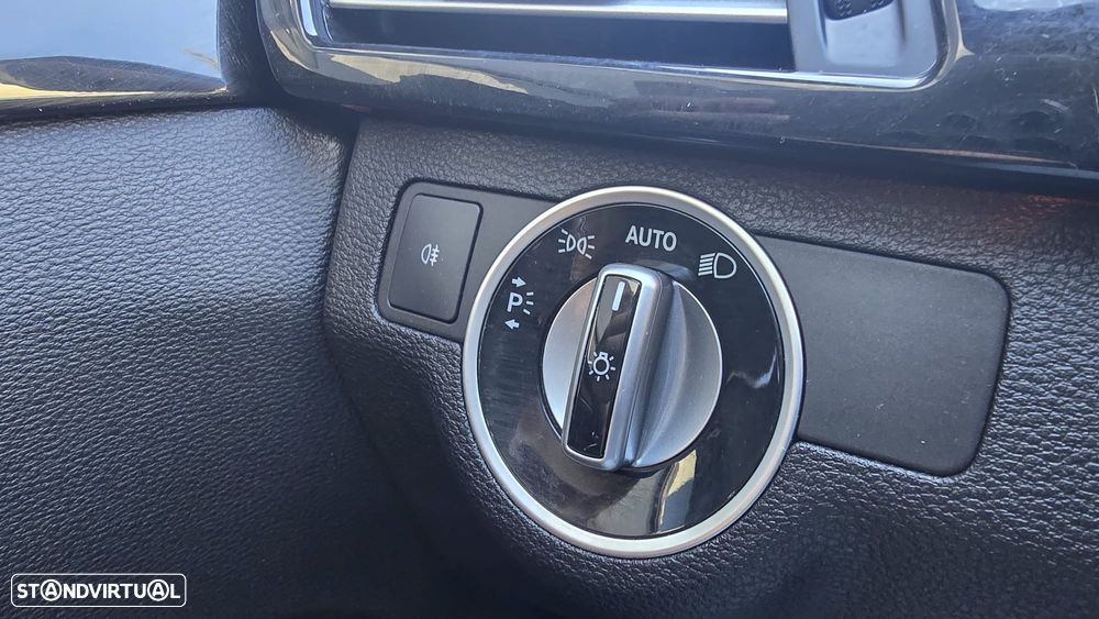 Mercedes-Benz E 300 Bluetec Hybrid Avantgarde - 29