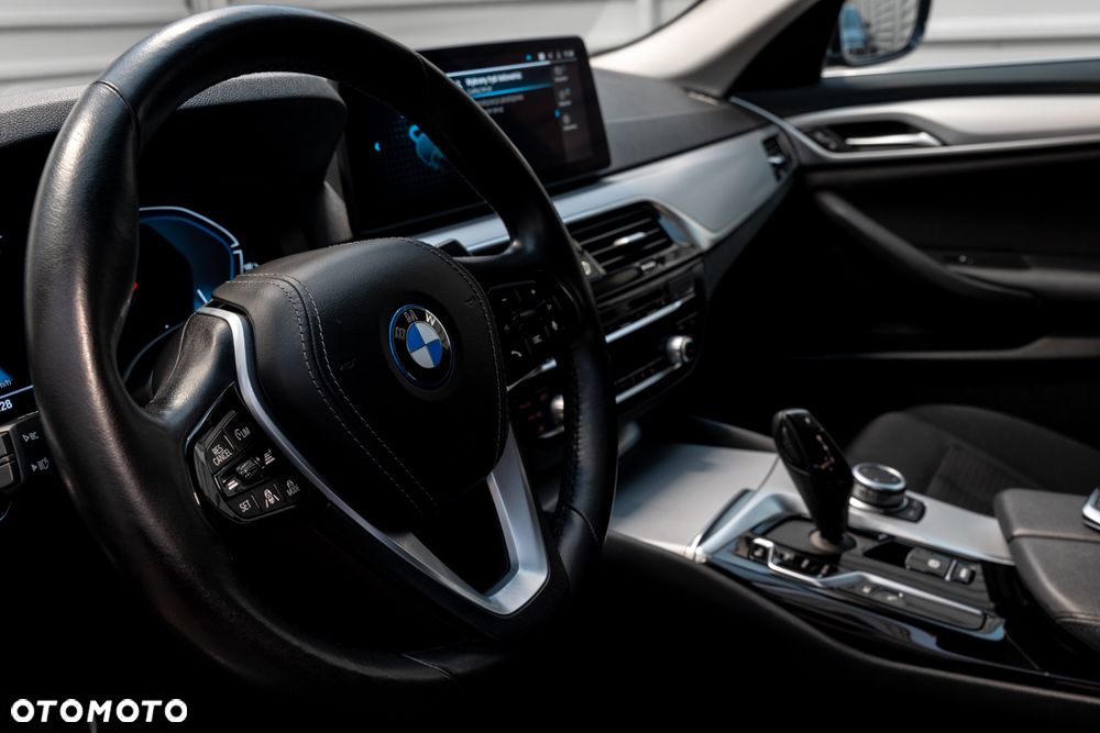 BMW Seria 5 520i mHEV Business Edition - 32