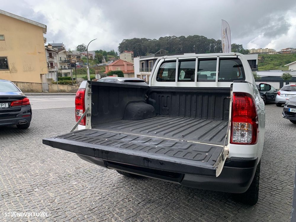 Toyota Hilux 2.4 D-4D 2WD CD - 6
