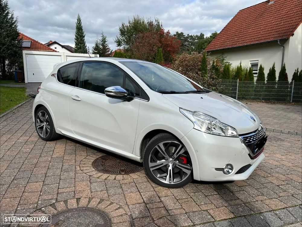 Peugeot 208 - 13