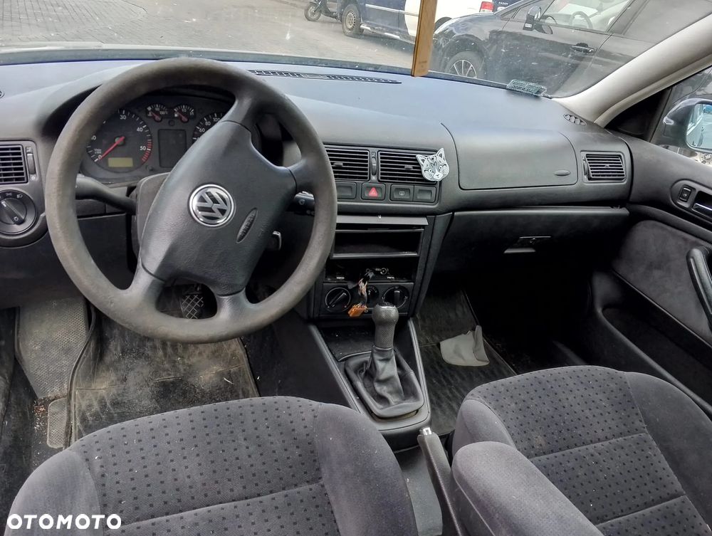 Volkswagen Golf IV (97-06r.) 1.9 TDI 89KM. Silnik ALH Skrzynia DQY lakier LC9Z / Z4.Cały na części. GWARANCJA !!! Przód Tył Zestaw Komplet Drzwi Klapa Zderzak Błotnik Maska Grill Atrapa Szyba Pas Lampa Lusterko Boczki Fotel Kanapa Kokpit Deska Rozdzielcza Przełącznik Włącznik Sterownik Przewody Wiązka Instalacja Moduł Komputer Czujnik Listwa Pompa Alternator Wtryski Głowica Rozrusznik Kompresor Sprzęgło Dwumas Silnik Skrzynia ABS Klimatyzacji Paliwa Wspomagania Kolektor Turbina Przepustnica Zawór Chłodnica Koło Hak Belka Sanki Zawieszenie Mcpherson Półoś Amortyzator Wydech Tłumik Zacisk Most - 9