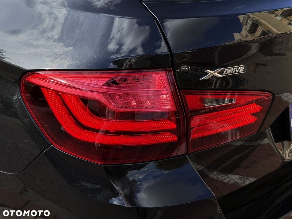 BMW Seria 5 525d xDrive - 34