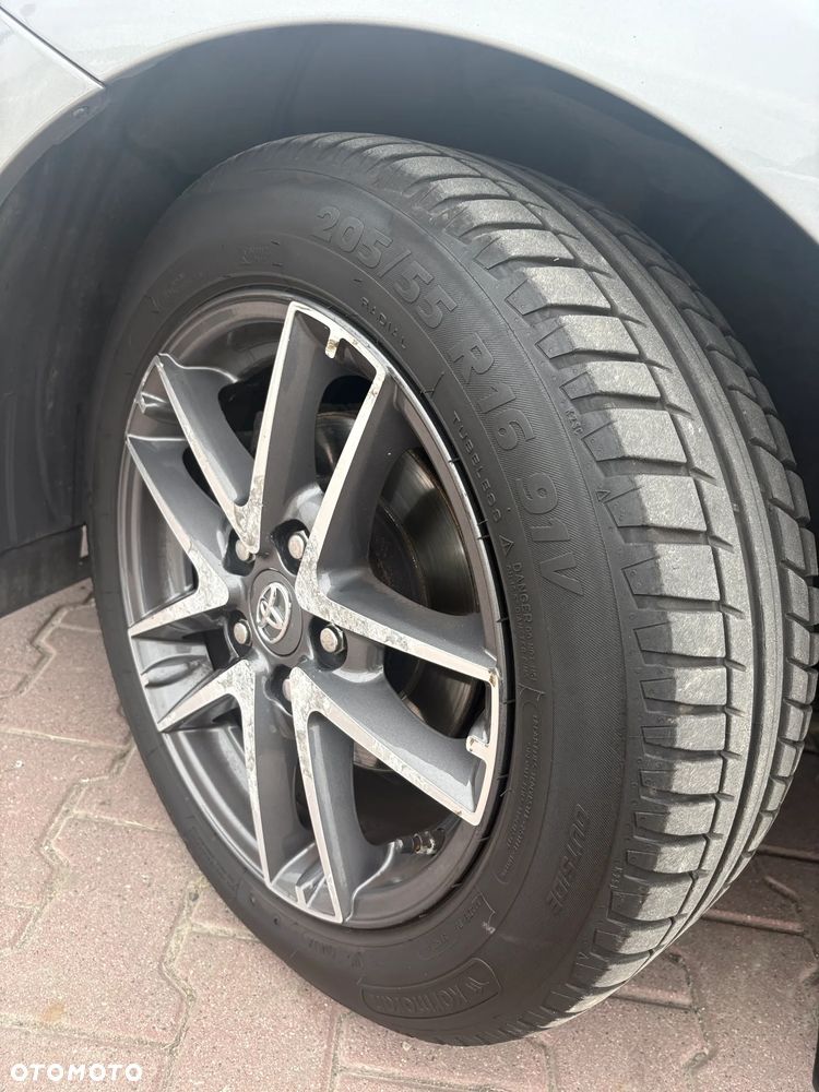 Toyota Auris 1.6 Premium Comfort MS - 9