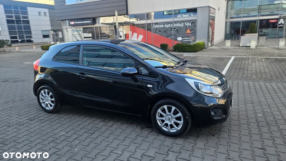 Kia Rio 1.4 Fifa World Cup Edition - 3