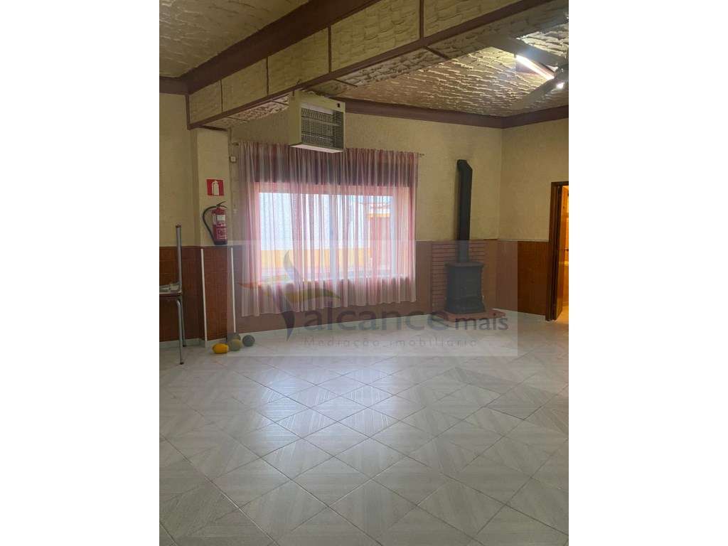 Excelente Moradia com Espaço Comercial em Vale de Vargo - Grande imagem: 3/26