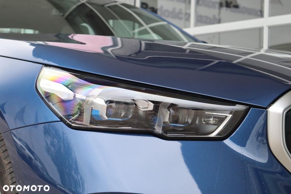 BMW i5 - 8