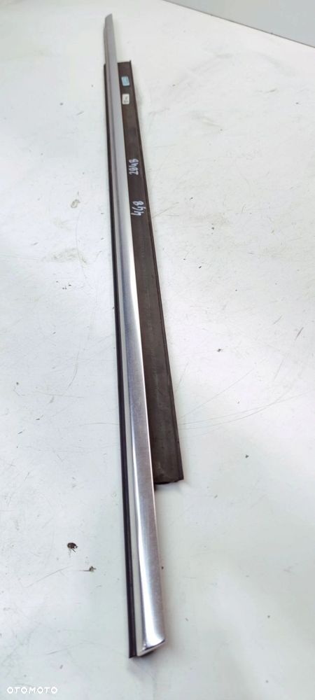 LISTWA ZGARNIAJĄCA SZYBĘ DRZWI PRAWY PRZÓD AUDI A7 4G8853284B 2ZZ CHROM - 1