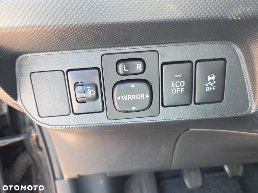 Toyota Auris 1.33 VVT-i Premium + - 36