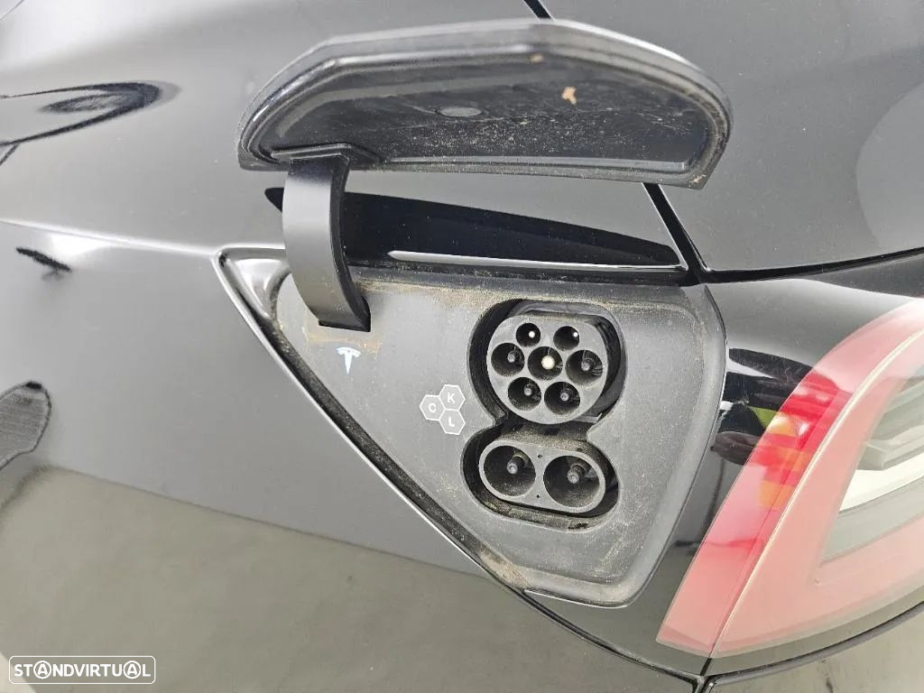 Tesla Model Y Long Range Dual Motor AWD - 4
