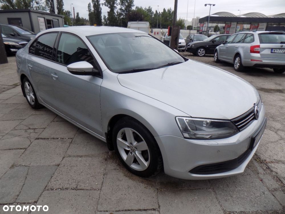 Volkswagen Jetta - 2