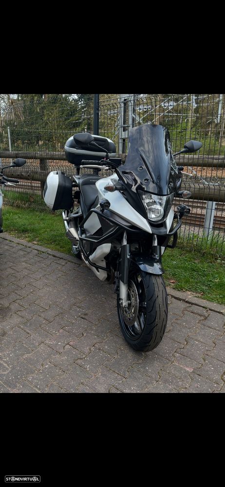 Honda VFR Crossrunner - 1
