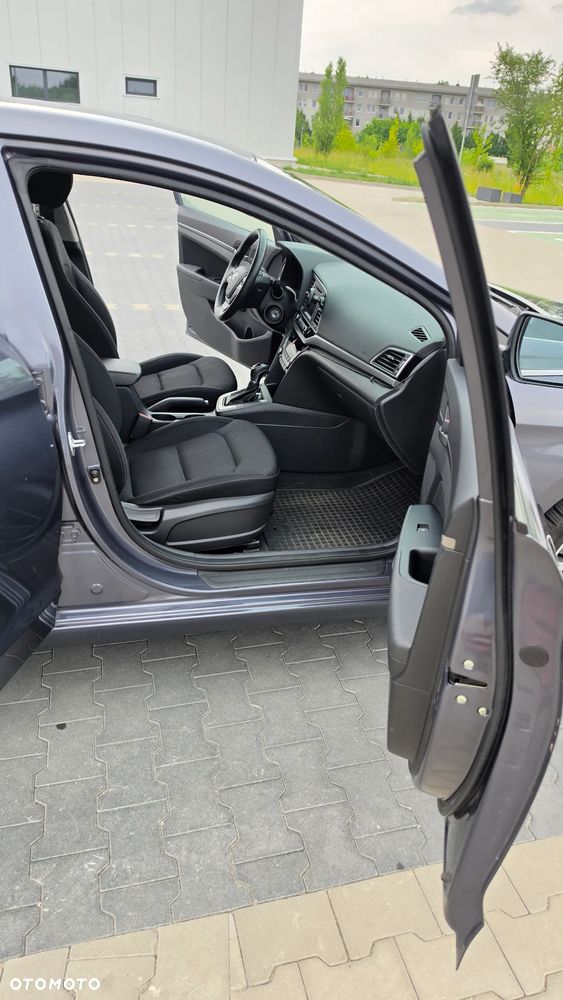 Hyundai Elantra 1.6 Style - 13