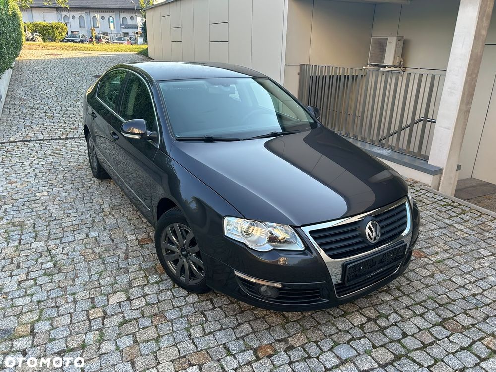 Volkswagen Passat 1.6 FSI Comfortline - 1