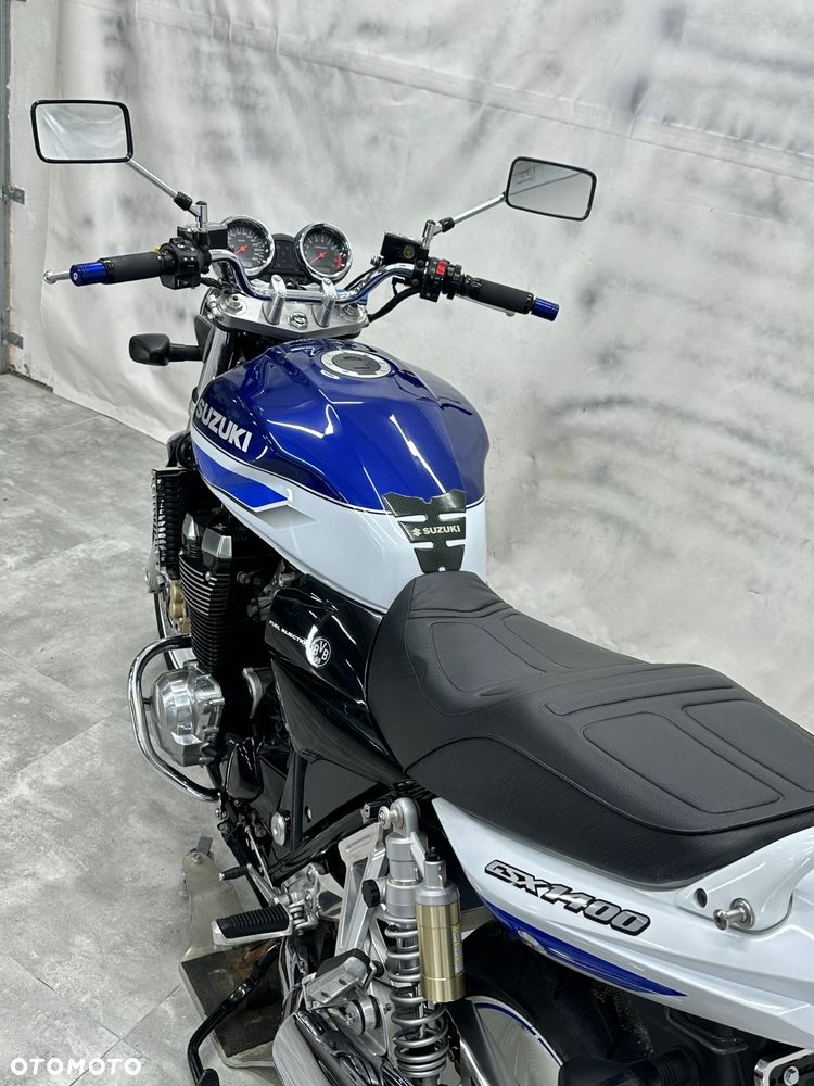 Suzuki GSX - 16