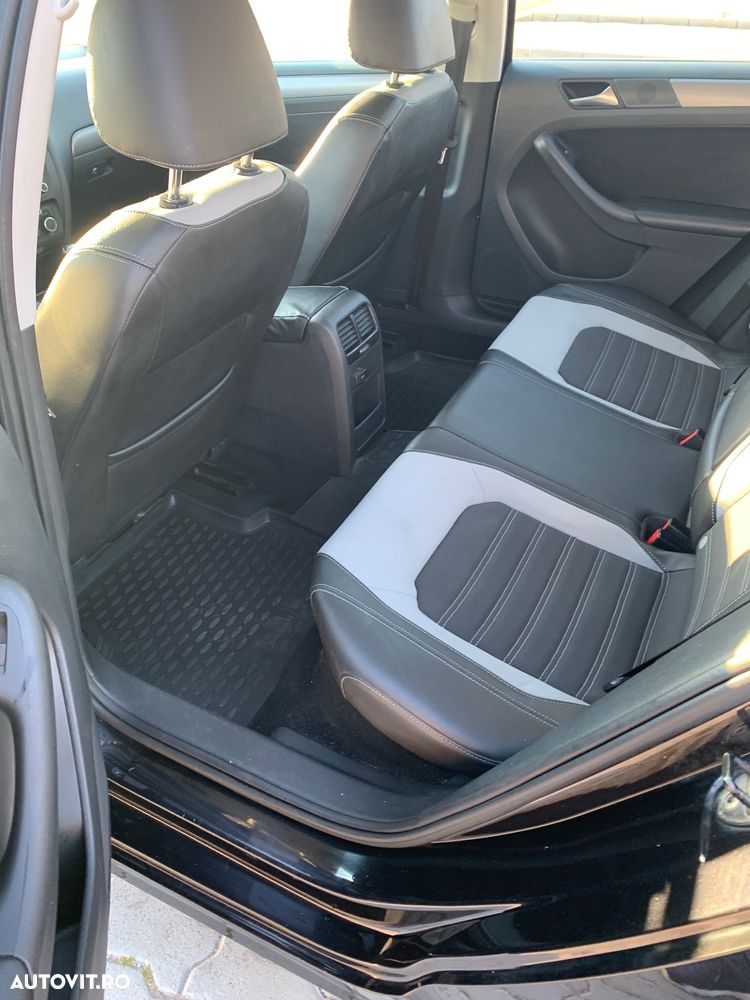 Volkswagen Jetta 1.6 TDI Highline - 11