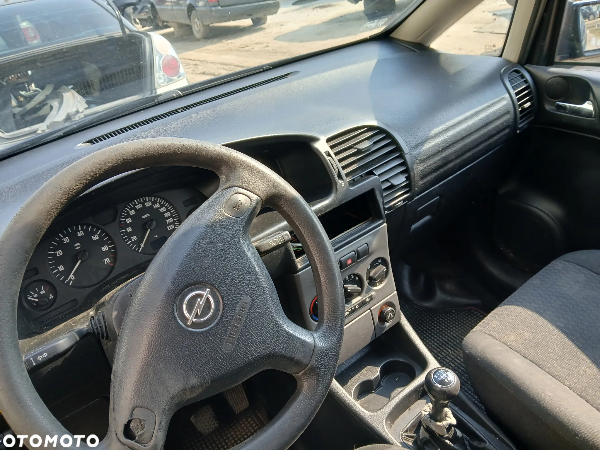 opel zafira A Y21Z fotel fotele kanapa deska kokpit podsufitka boczek boczki klamka podłokietnik - 4