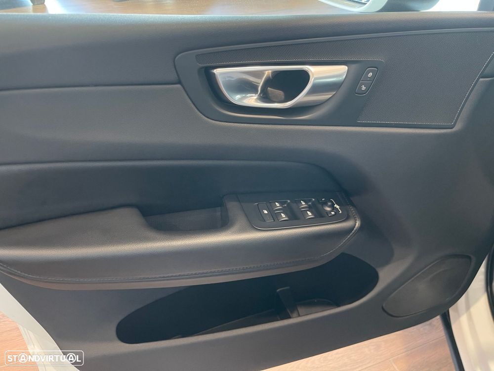 Volvo XC 60 2.0 T6 PHEV Inscription Expression AWD - 26