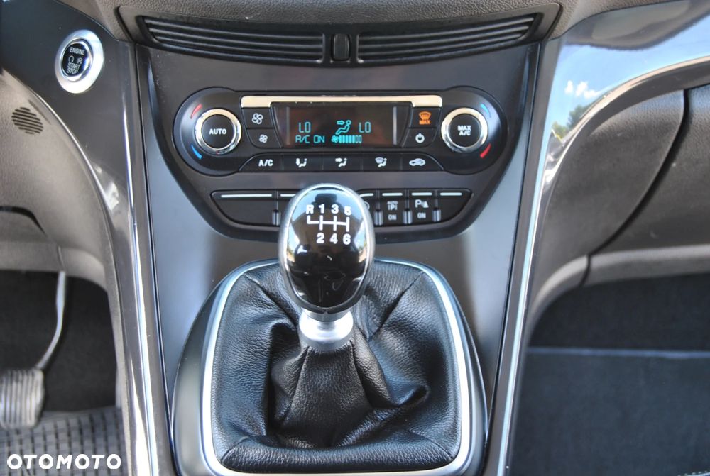 Ford Kuga 2.0 TDCi 2x4 Titanium - 18