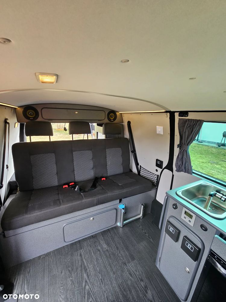 Volkswagen Caravelle - 21