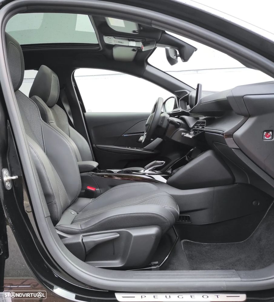 Peugeot e-208 GT - 26