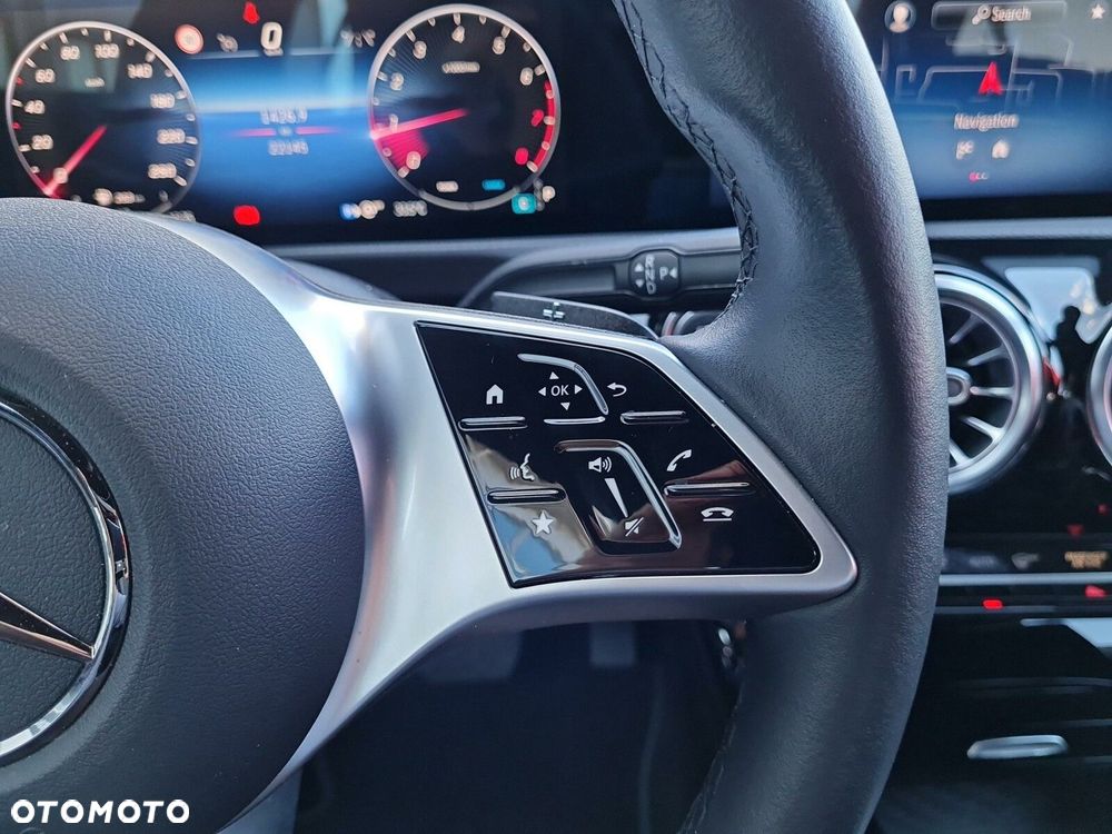 Mercedes-Benz CLA 180 Progressive 7G-DCT - 21