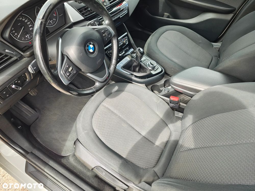 BMW Seria 2 216d - 9