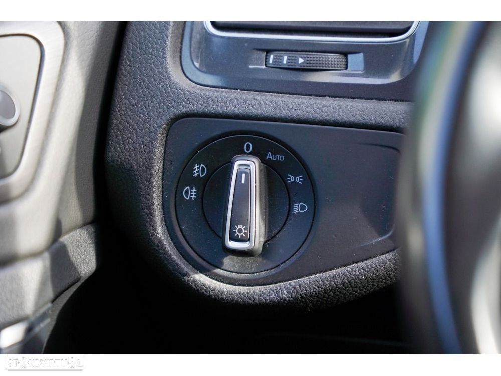 VW Golf Variant 1.6 TDi Confortline - 23