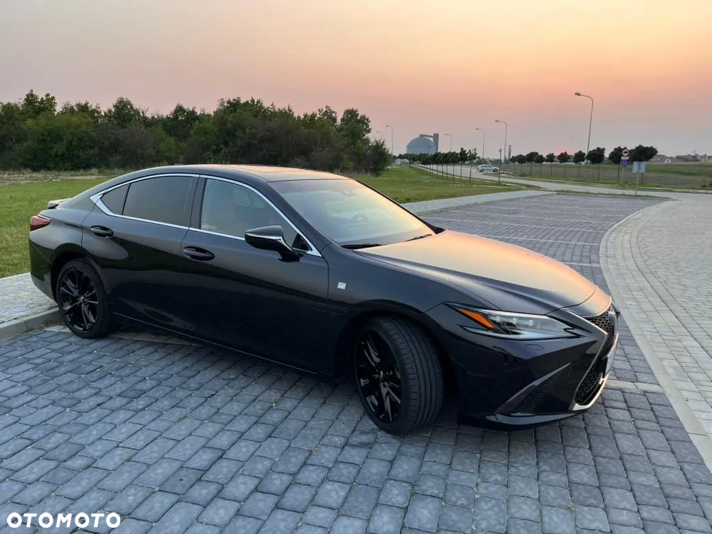 Lexus ES 300h F Sport Edition - 17