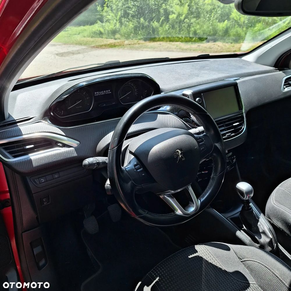 Peugeot 208 PureTech 110 Stop & Start Allure - 17